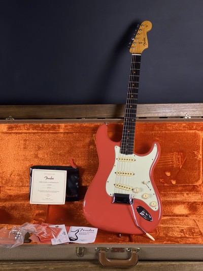 Fender 2022 American Vintage II 61 Stratocaster Fiesta Red